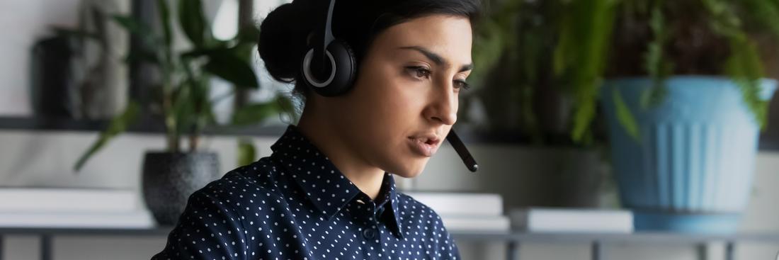 person med headset på