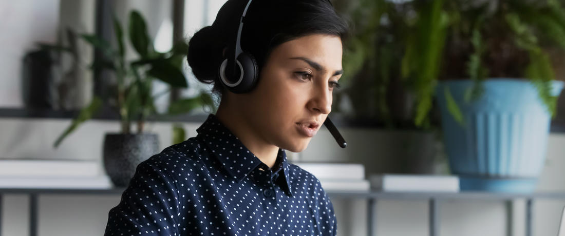 person med headset på