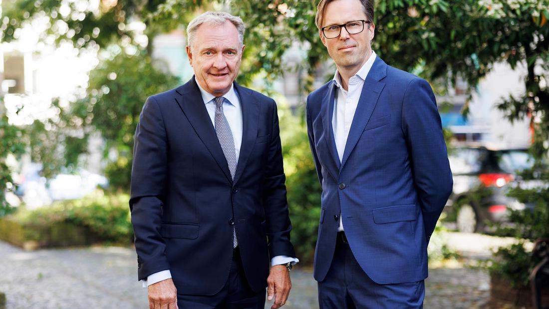 Fra venstre: Carsten Dilling, bestyrelsesformand, Terma og Mikkel Svenstrup, investeringsdirektør, ATP