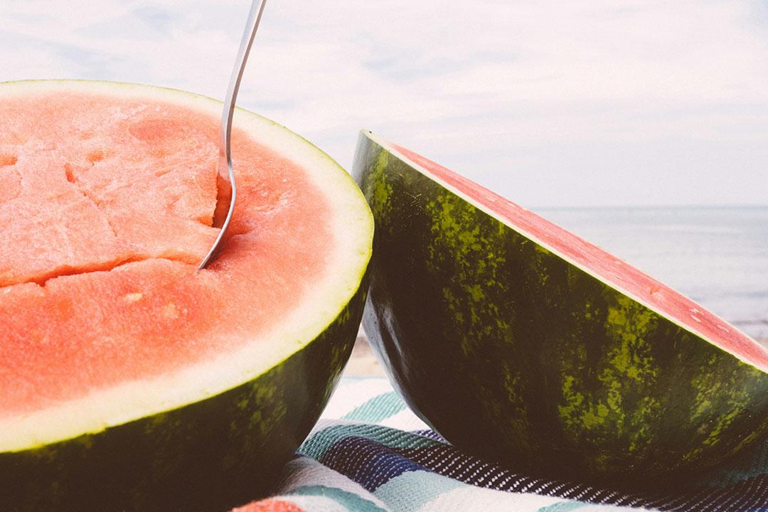 Vandmelon på strand - se og bestil feriepenge