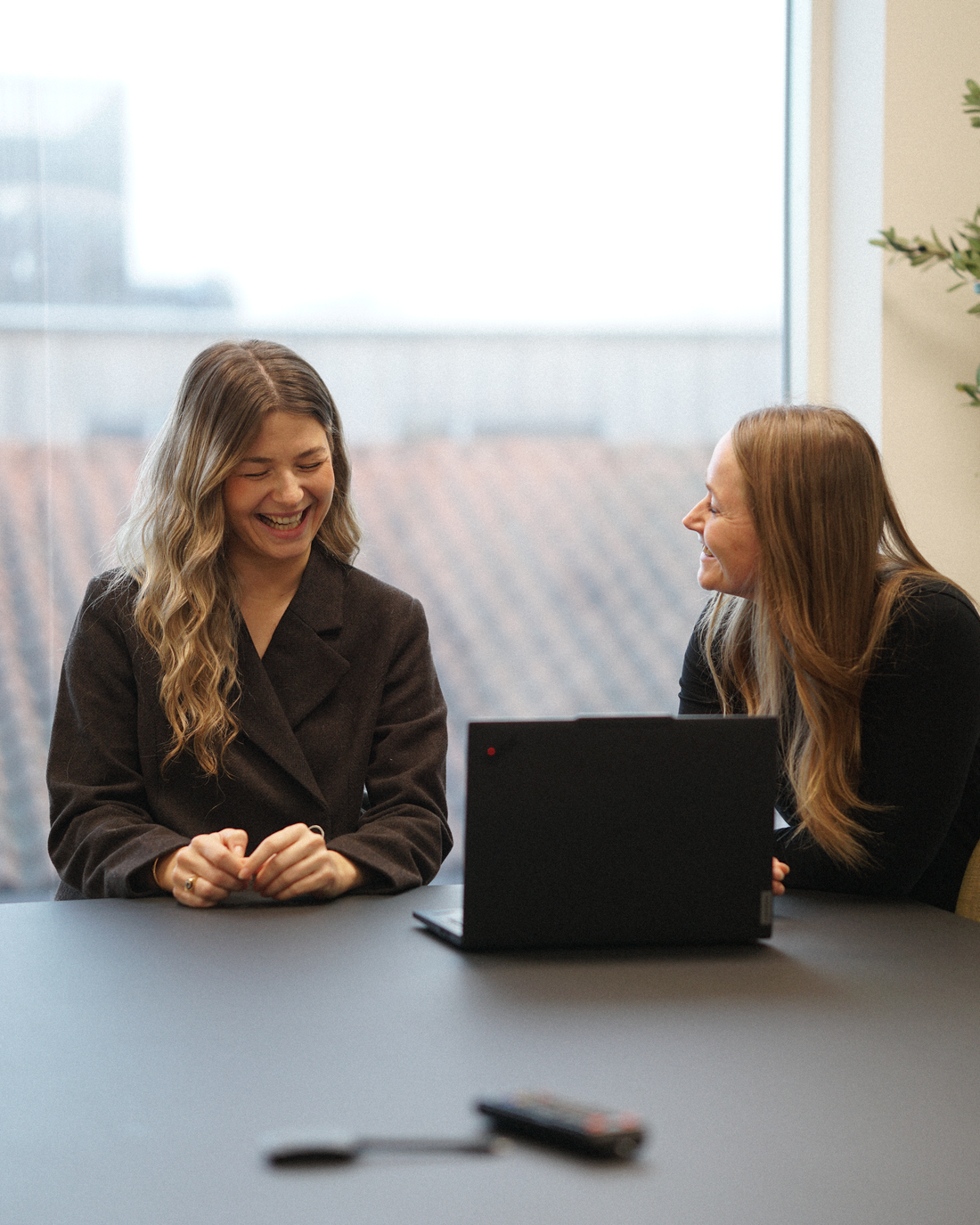 Louise og Christine, medarbejdere i ATP